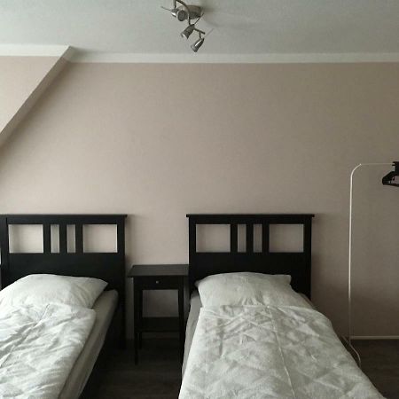 Gasthaus Kaiserhof, Zimmer & Appartament 布特亚丁根 外观 照片