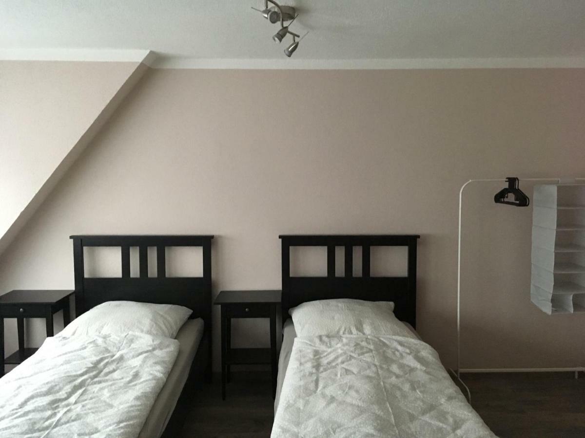 Gasthaus Kaiserhof, Zimmer & Appartament 布特亚丁根 外观 照片